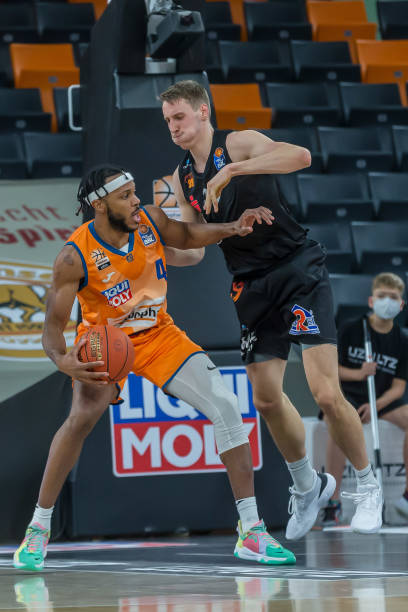 篮球巨头再 篮球巨头再