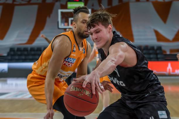 选择以及门 选择以及门