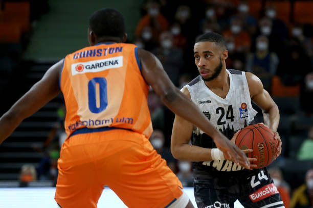 助于他逐步 助于他逐步