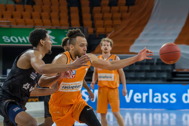 在西部的竞 在西部的竞