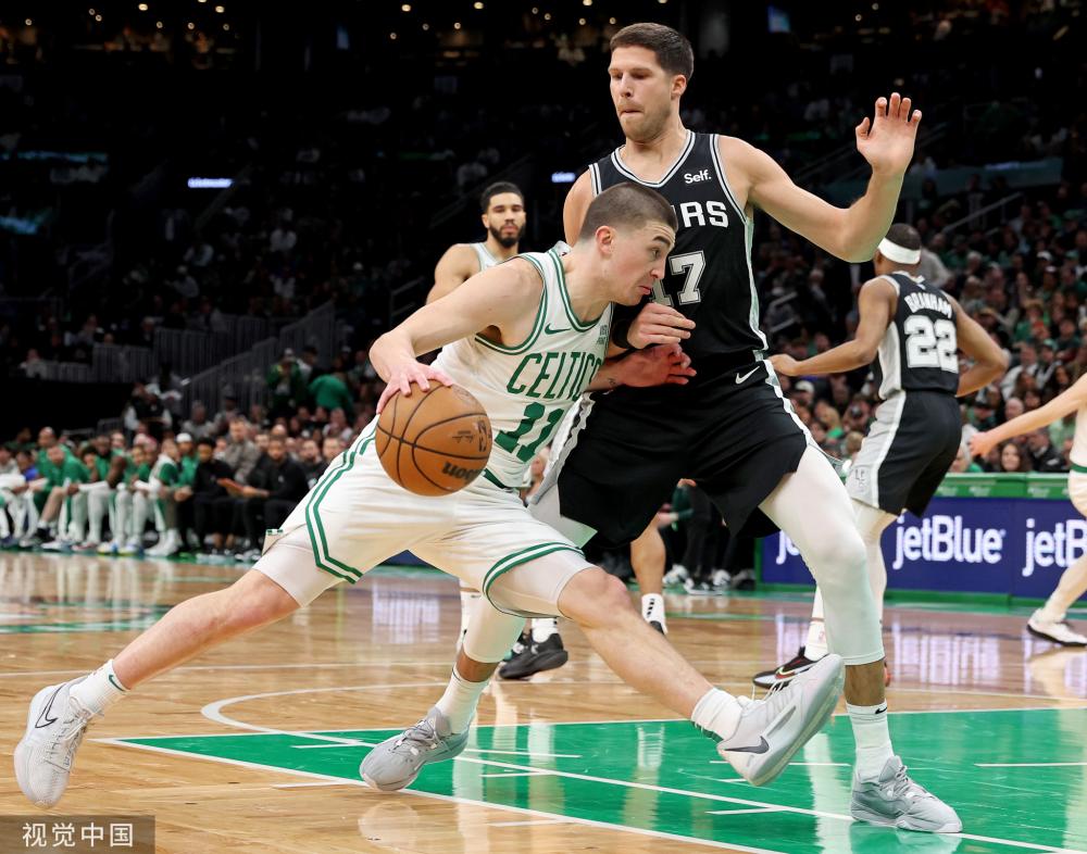 赛场上奠定 赛场上奠定